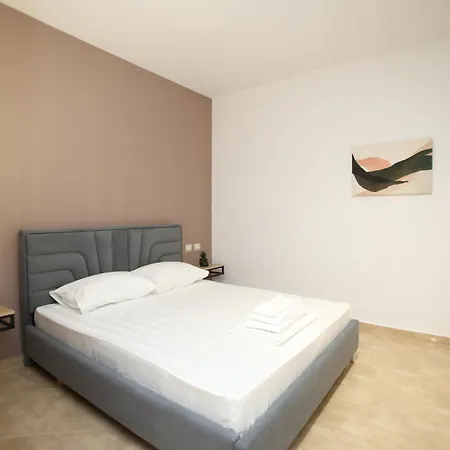 Tekb & Apartment *
