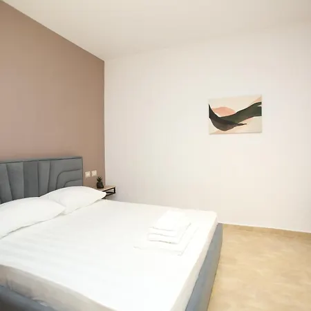 Tekb & Apartment *